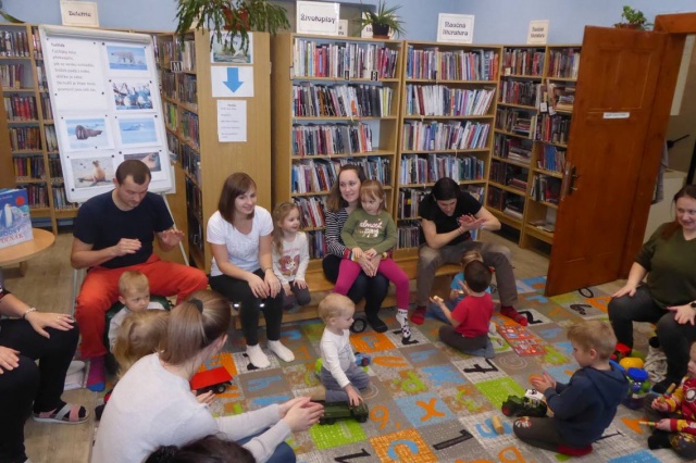 Klubík Šikulové (3+) se sešel v pondělí 10. 2. 2025 od 16 hod. na pohádkový program podle knihy Petra Horáčka Modrý tučňák. Po pohádce proběhla malá výtvarná dílna, na které si děti vyráběly malého tučňáka.