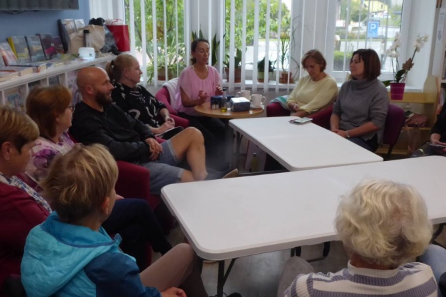 Ve středu 8. října jsme přivítali zájemce na přednášce o esenciálních olejích, kde se účastníci dozvěděli, jak oleje vznikají, jak působí na lidský organismus a jak je bezpečně používat v běžném životě. Nechyběly praktické ukázky ani prostor pro dotazy. Akce se setkala s velkým ohlasem.